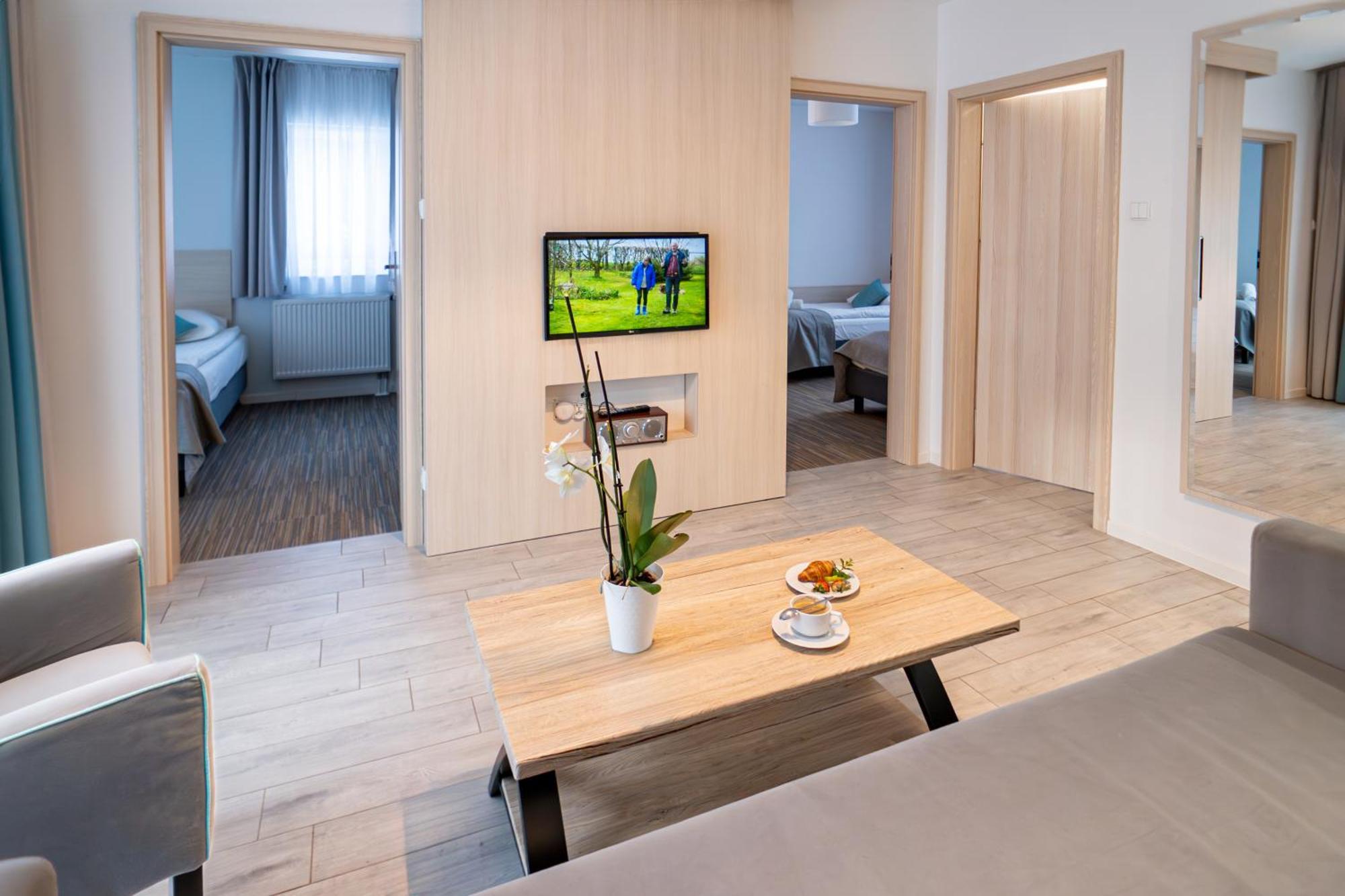 Hotel Osrodek Szkoleniowo-Wypoczynkowy "Lesnik" Ustka Esterno foto