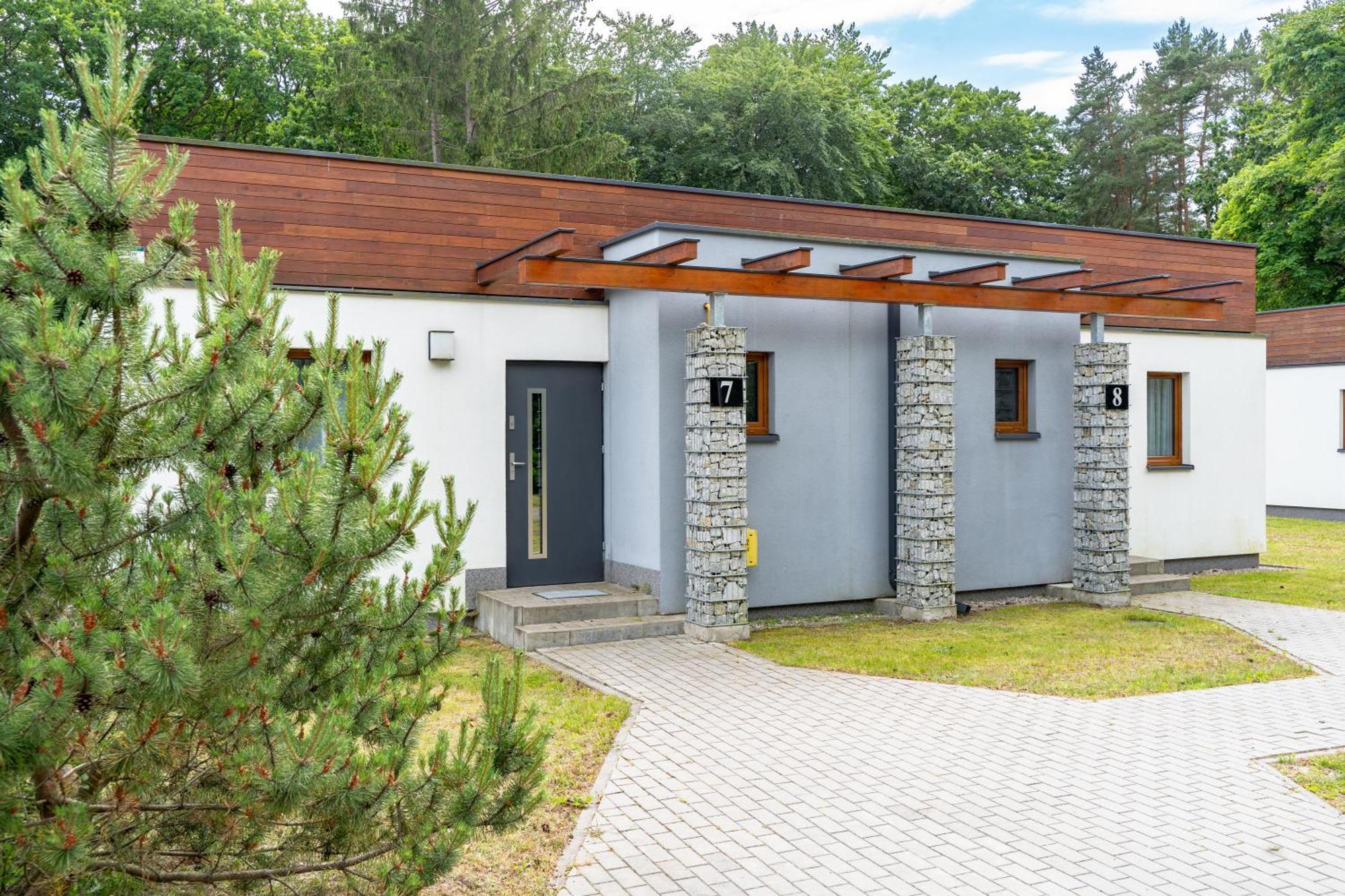 Hotel Osrodek Szkoleniowo-Wypoczynkowy "Lesnik" Ustka Esterno foto